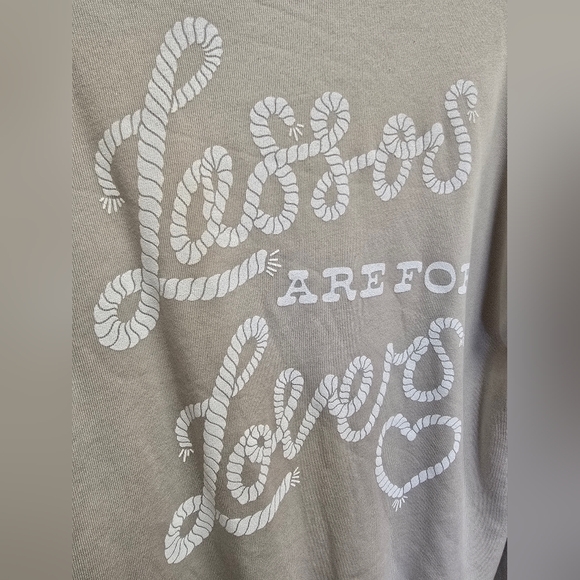 Beige 'Lassos Are For Lovers' Western  Rope Writing Sweatshirt NWT Medium - Picture 4 of 8